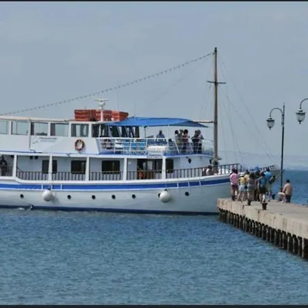Sea Breeze Iv *